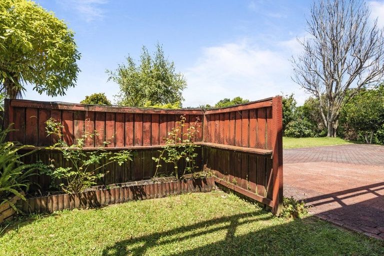 Photo of property in 13 Tarahanga Street, Northcote, Auckland, 0627