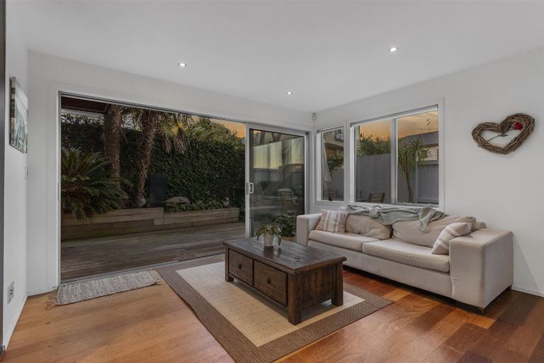 Photo of property in 29a Peter Terrace, Castor Bay, Auckland, 0620