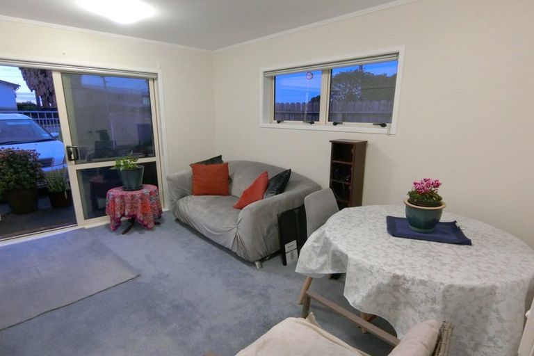 Photo of property in 1409 Whangaparaoa Road, Army Bay, Whangaparaoa, 0930