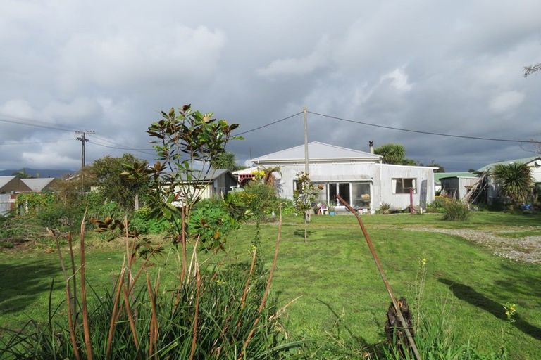 Photo of property in 60 Romilly Street, Westport, 7825