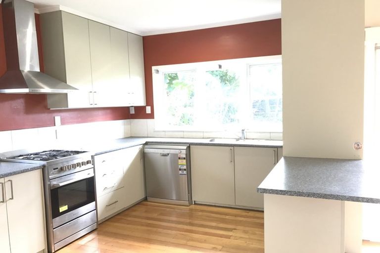 Photo of property in 12 Tiroroa Avenue, Te Atatu South, Auckland, 0610