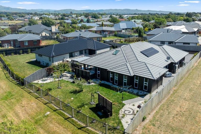 Photo of property in 14 Deans Place, Amberley, 7410