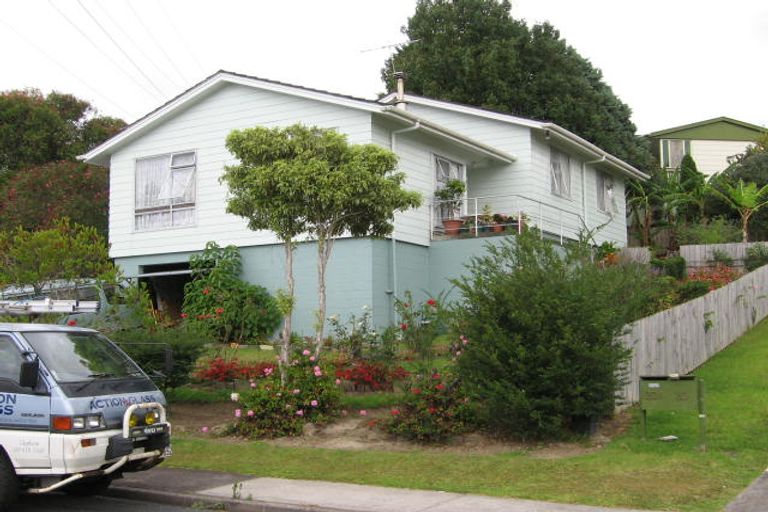 Photo of property in 18 Tawavale Crescent, Totara Vale, Auckland, 0629