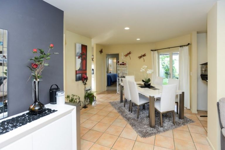 Photo of property in 2 Queens Walk, Taradale, Napier, 4112