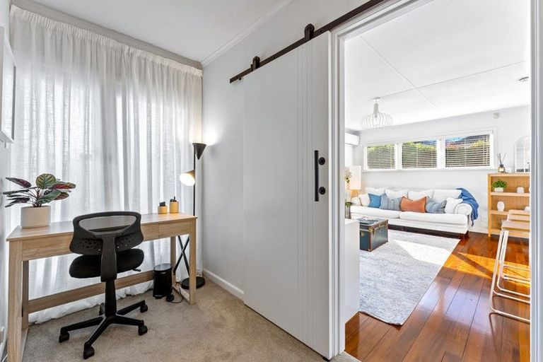 Photo of property in 1/15 Stanley Avenue, Milford, Auckland, 0620