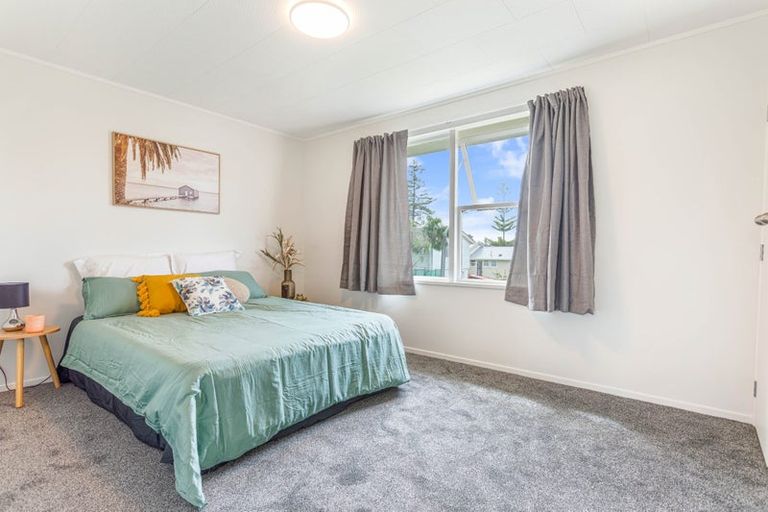 Photo of property in 20 Reinga Place, Massey, Auckland, 0614