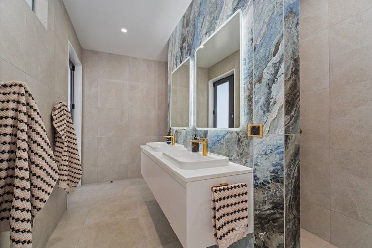 Photo of property in 8 Sara Way, Whitianga, 3510