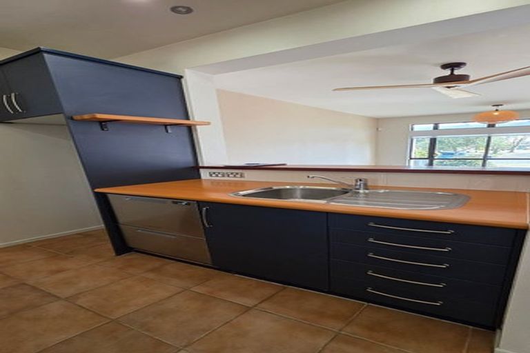 Photo of property in 11/2 Armoy Drive, East Tamaki, Auckland, 2016