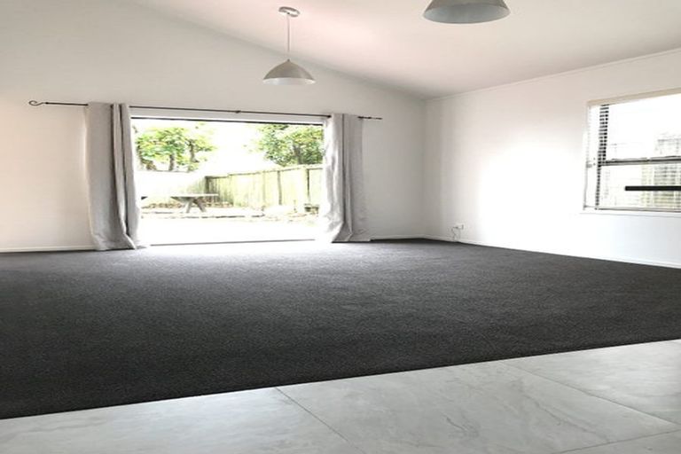 Photo of property in 1/19 Tree View Avenue, Glenfield, Auckland, 0629