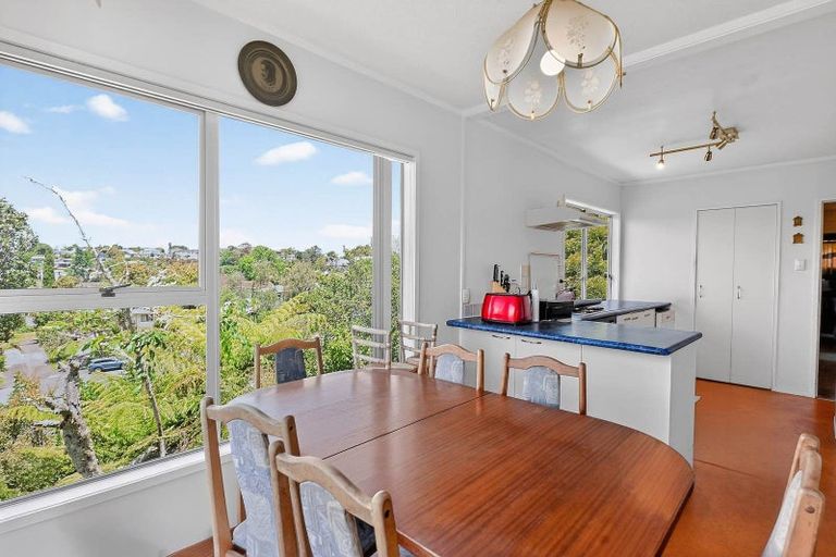 Photo of property in 220 Glamorgan Drive, Northcross, Auckland, 0630