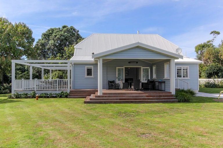 Photo of property in 11 Onaero Beach Road, Onaero, Waitara, 4383