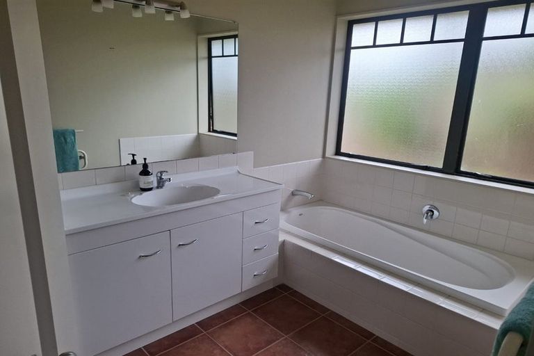 Photo of property in 24 Oaklands Drive, Cambridge, 3434