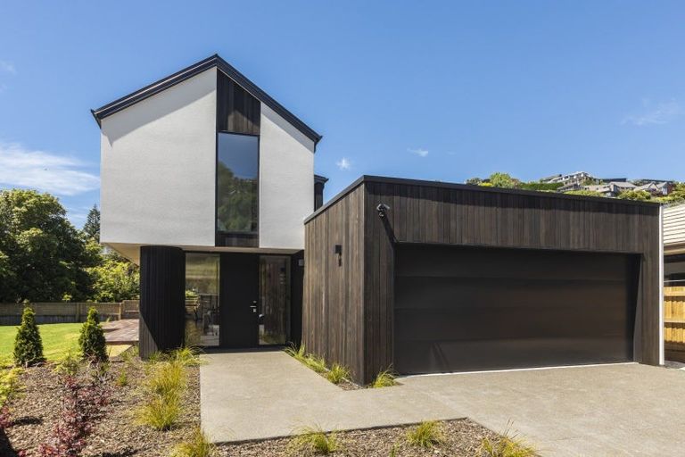 Photo of property in 17 Aratoro Place, Mount Pleasant, Christchurch, 8081