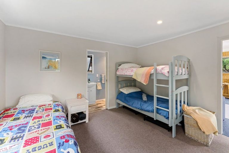 Photo of property in 7 James Street, Waikawa Beach, Manakau, 5573