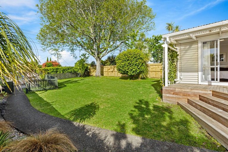 Photo of property in 12 Renata Crescent, Te Atatu Peninsula, Auckland, 0610