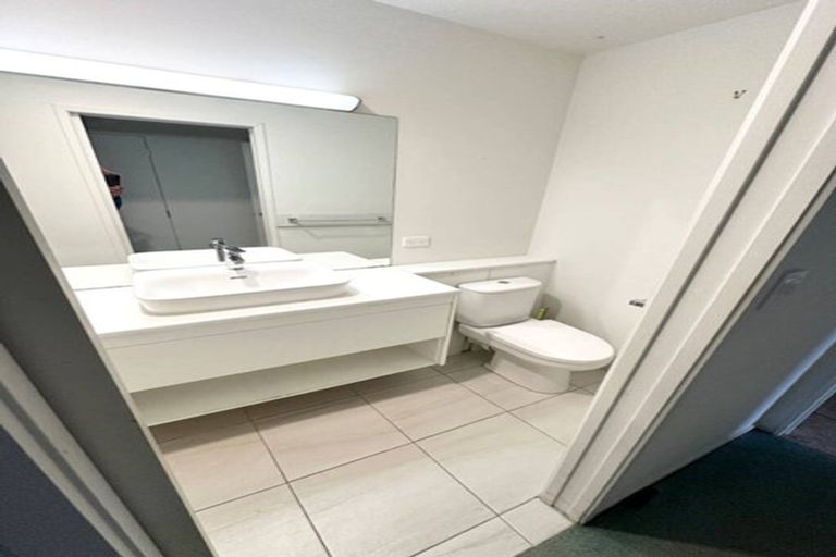 Photo of property in 2/38 Gulf View Road, Murrays Bay, Auckland, 0630