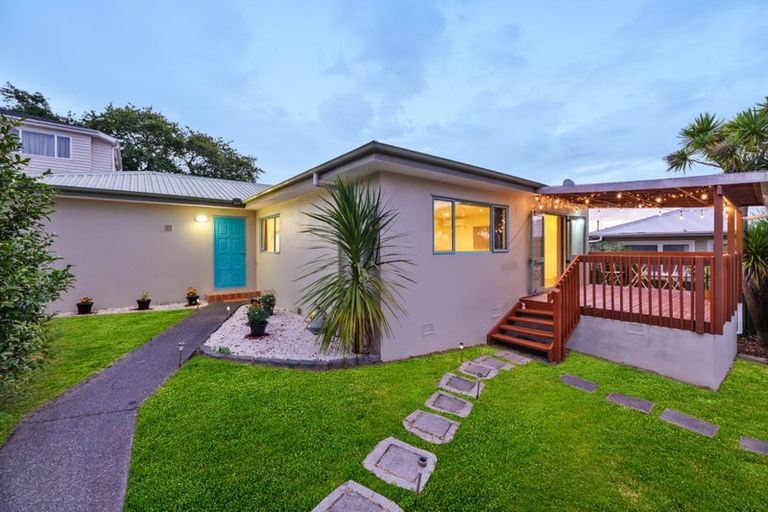 Photo of property in 2/8 Adriatic Avenue, Henderson, Auckland, 0612