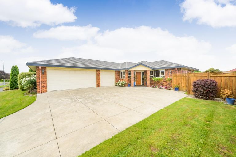 Photo of property in 37 Liberty Grove, Kelvin Grove, Palmerston North, 4414