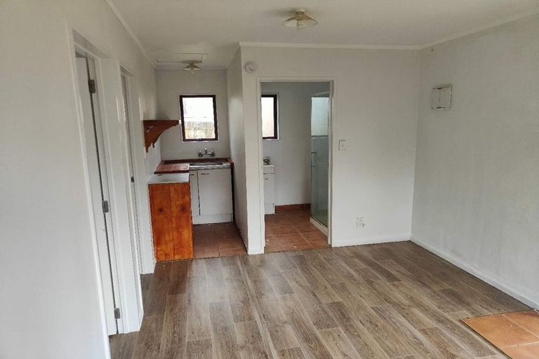 Photo of property in 15 Bundena Place, Clendon Park, Auckland, 2103