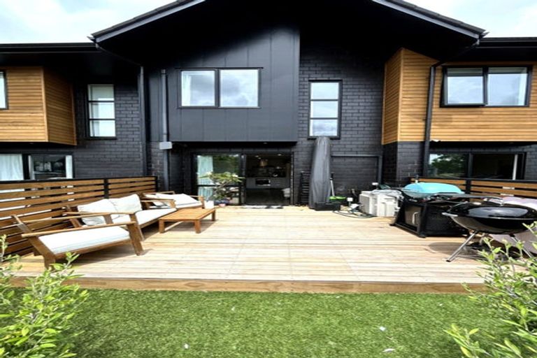 Photo of property in 56 Papatupu Way, Kumeu, 0810