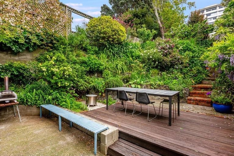 Photo of property in 12 Tinakori Road, Thorndon, Wellington, 6011