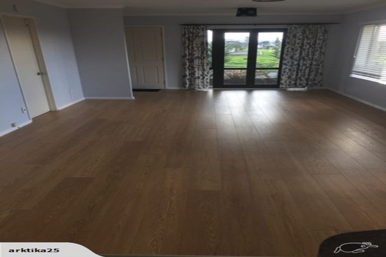 Photo of property in 13 Earnslaw Crescent, Clover Park, Auckland, 2019