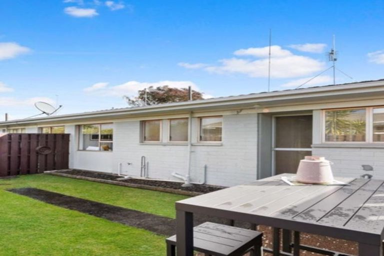 Photo of property in 2/15 Latham Avenue, Pakuranga, Auckland, 2010