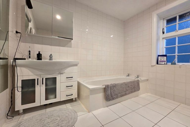 Photo of property in 5 Grass Street, Oriental Bay, Wellington, 6011