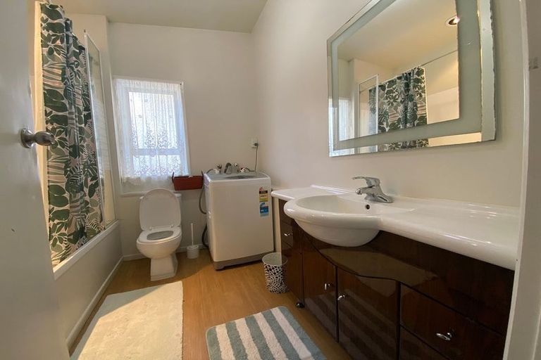 Photo of property in 52c Alfriston Road, Manurewa East, Auckland, 2102