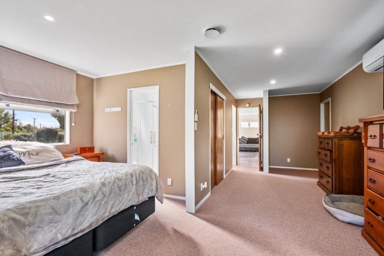 Photo of property in 35-37 Tokomaru Road, Tokomaru, Palmerston North, 4474