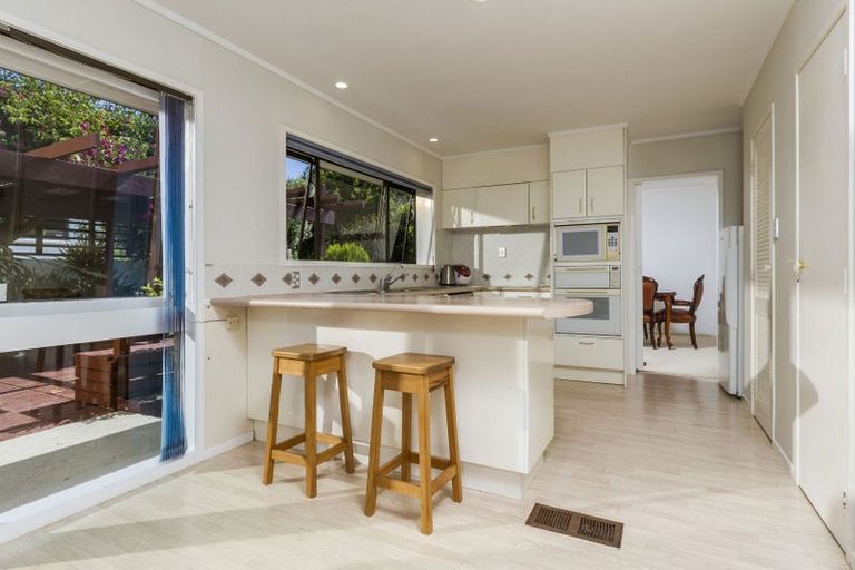 Photo of property in 29 Jellicoe Road, Murrays Bay, Auckland, 0630