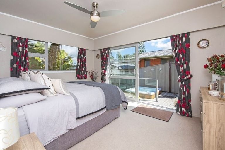 Photo of property in 81 Edgewater Drive, Pakuranga, Auckland, 2010