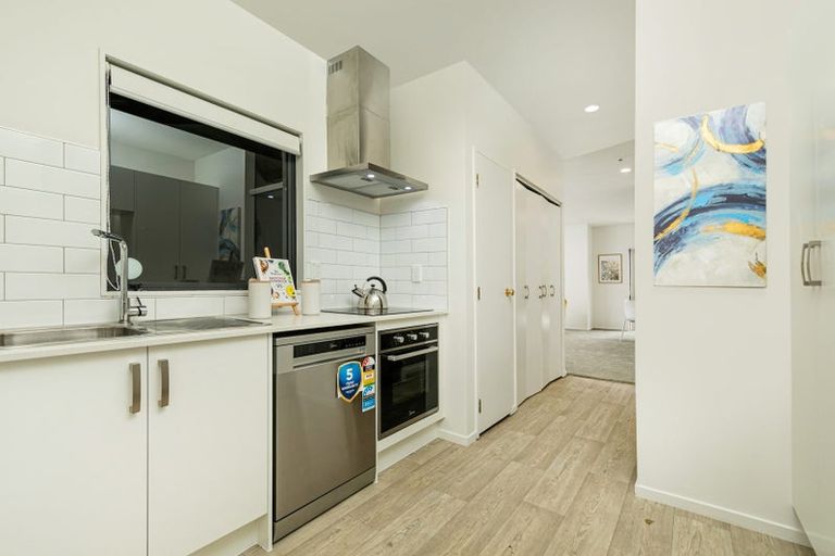 Photo of property in 35 Rakich Place, Henderson, Auckland, 0612