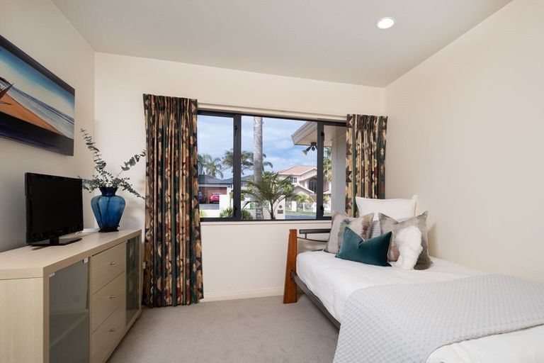 Photo of property in 5 Kahala Place, West Harbour, Auckland, 0618