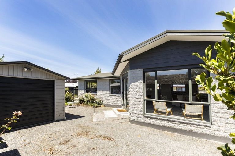Photo of property in 17 Banks Place, Rangiora, 7400