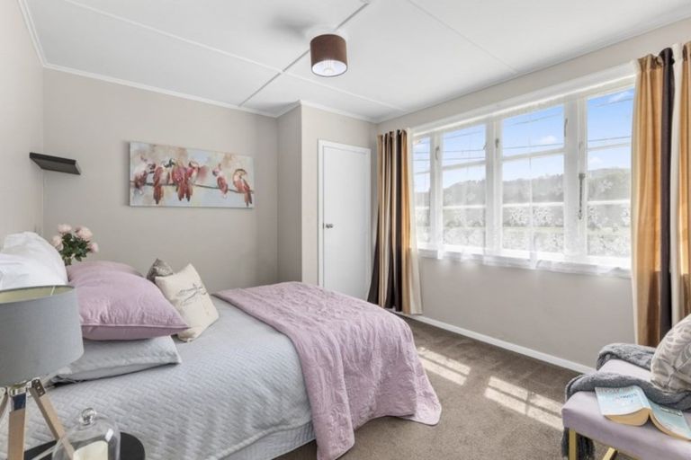 Photo of property in 308 George Street, Stokes Valley, Lower Hutt, 5019