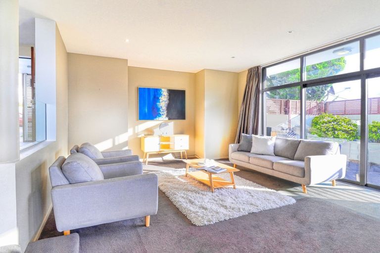 Photo of property in 20 Countess Close, Maupuia, Wellington, 6022