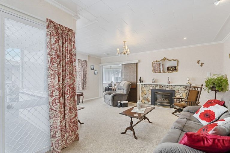 Photo of property in 7 Piper Place, Roslyn, Palmerston North, 4414