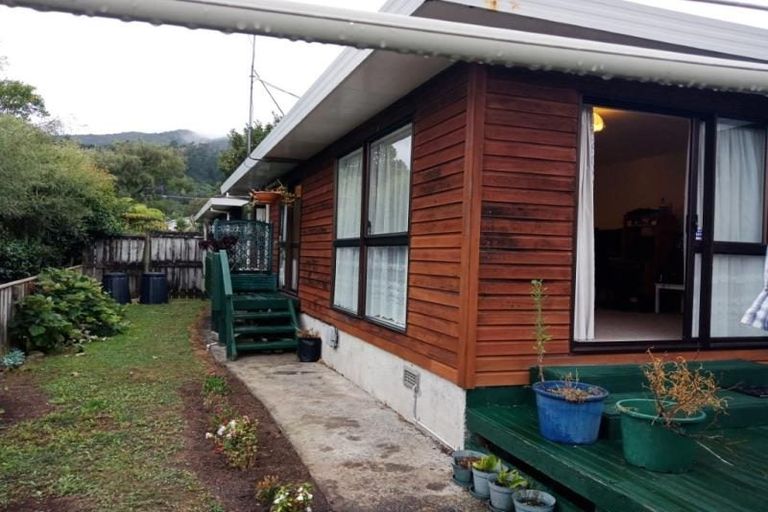 Photo of property in 2/12 Raukawa Street, Stokes Valley, Lower Hutt, 5019
