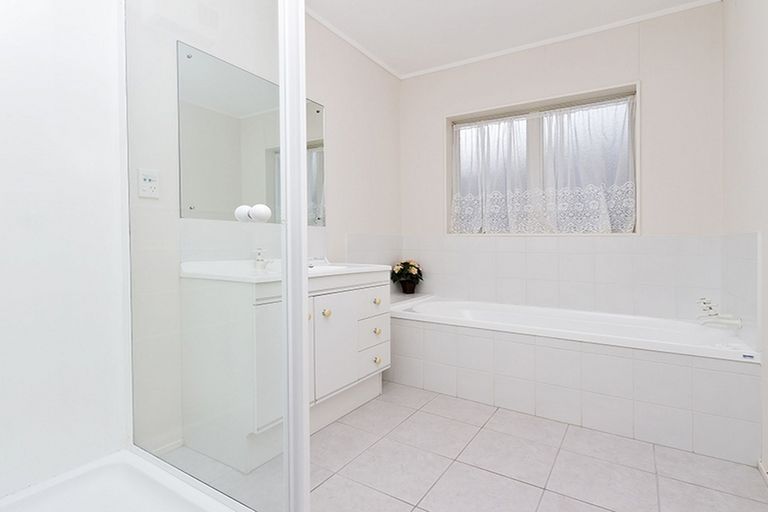 Photo of property in 1/28 Rochester Crescent, Somerville, Auckland, 2014
