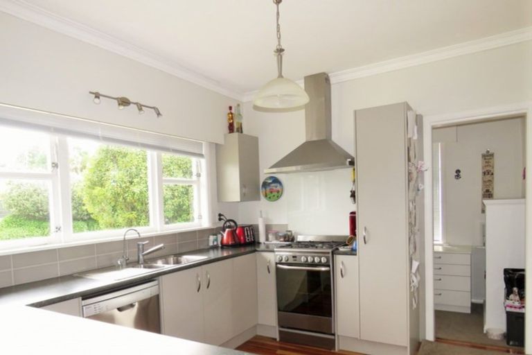 Photo of property in 2 Highbury Drive, Levin, 5510