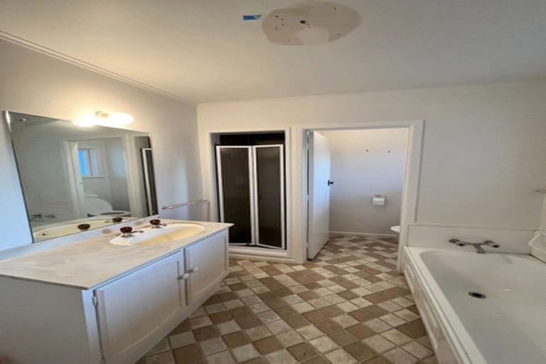 Photo of property in 16 Richards Avenue, Forrest Hill, Auckland, 0620