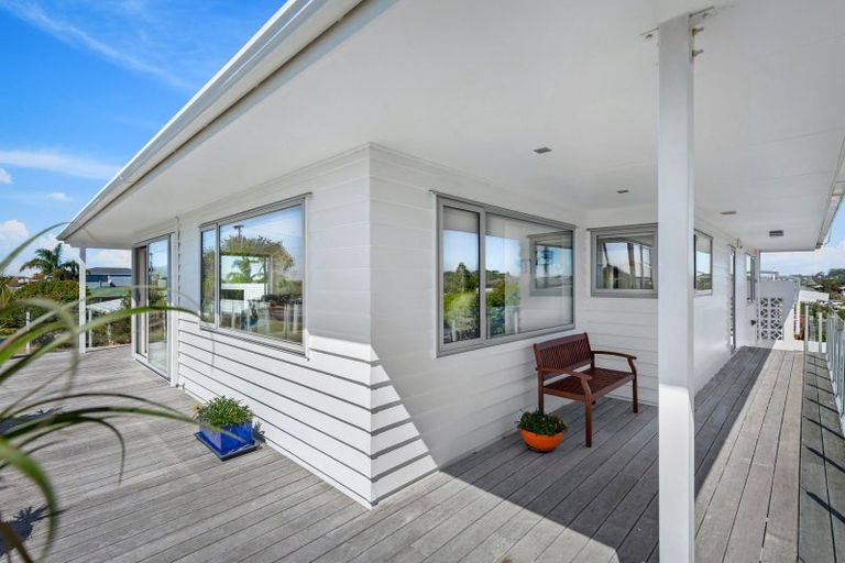 Photo of property in 1/20 Knights Road, Rothesay Bay, Auckland, 0630