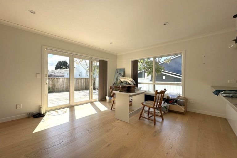 Photo of property in 26b Stottholm Road, Titirangi, Auckland, 0604