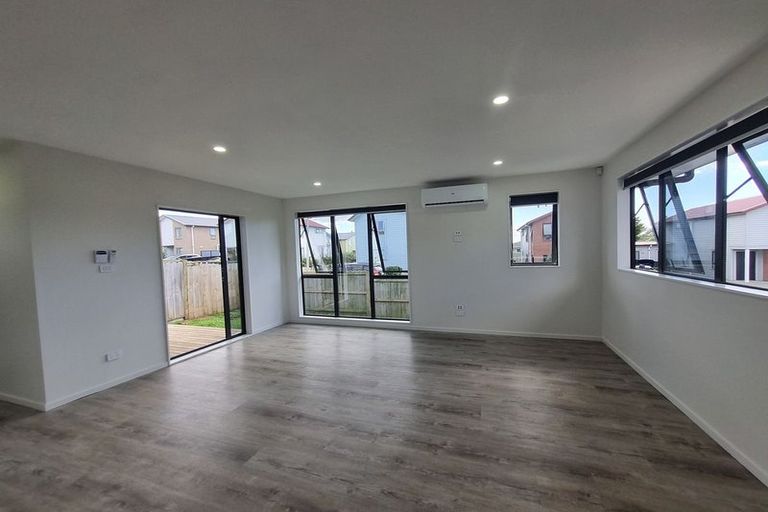 Photo of property in 2 Arnhem Place, Pukekohe, 2120