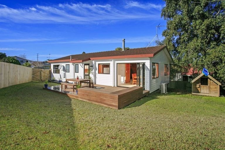 Photo of property in 12 Thalia Place, Totara Vale, Auckland, 0629