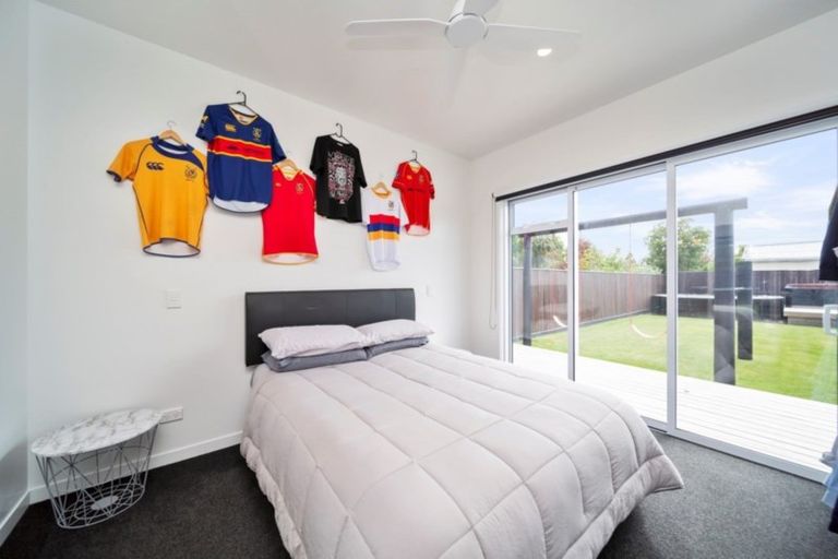 Photo of property in 32 Wallath Road, Westown, New Plymouth, 4310