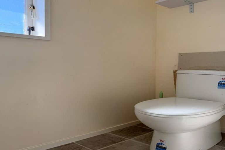 Photo of property in 145 Chivalry Road, Glenfield, Auckland, 0629