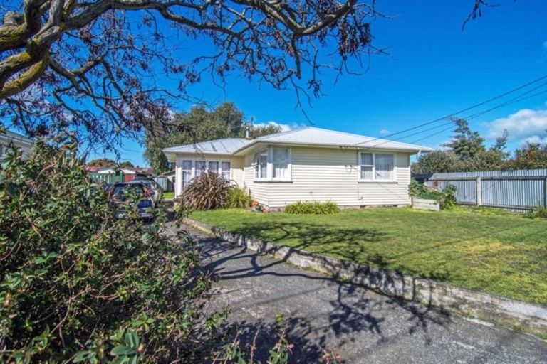Photo of property in 97 Cameron Crescent, Masterton, 5810