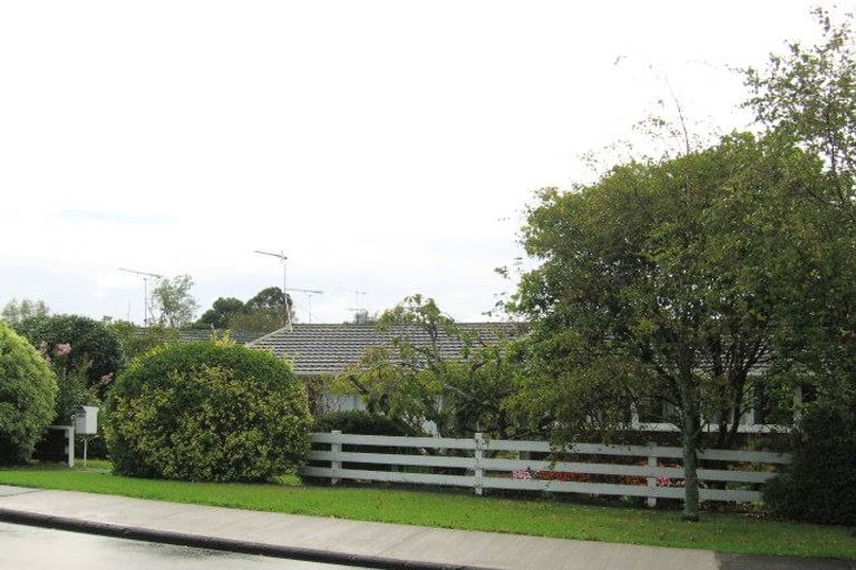 Photo of property in 24 Greenhill Crescent, Pakuranga, Auckland, 2010